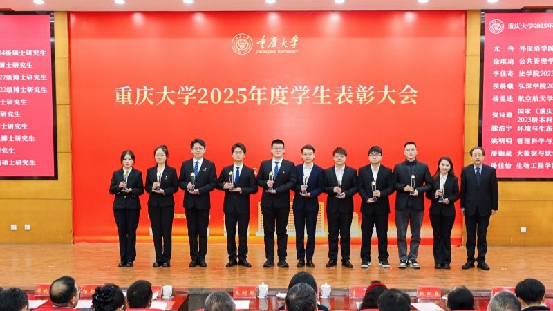 圖13 研究生年度人物_副本.jpg