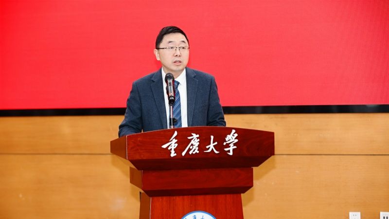 圖2 楊校長宣讀表彰決定_副本.jpg