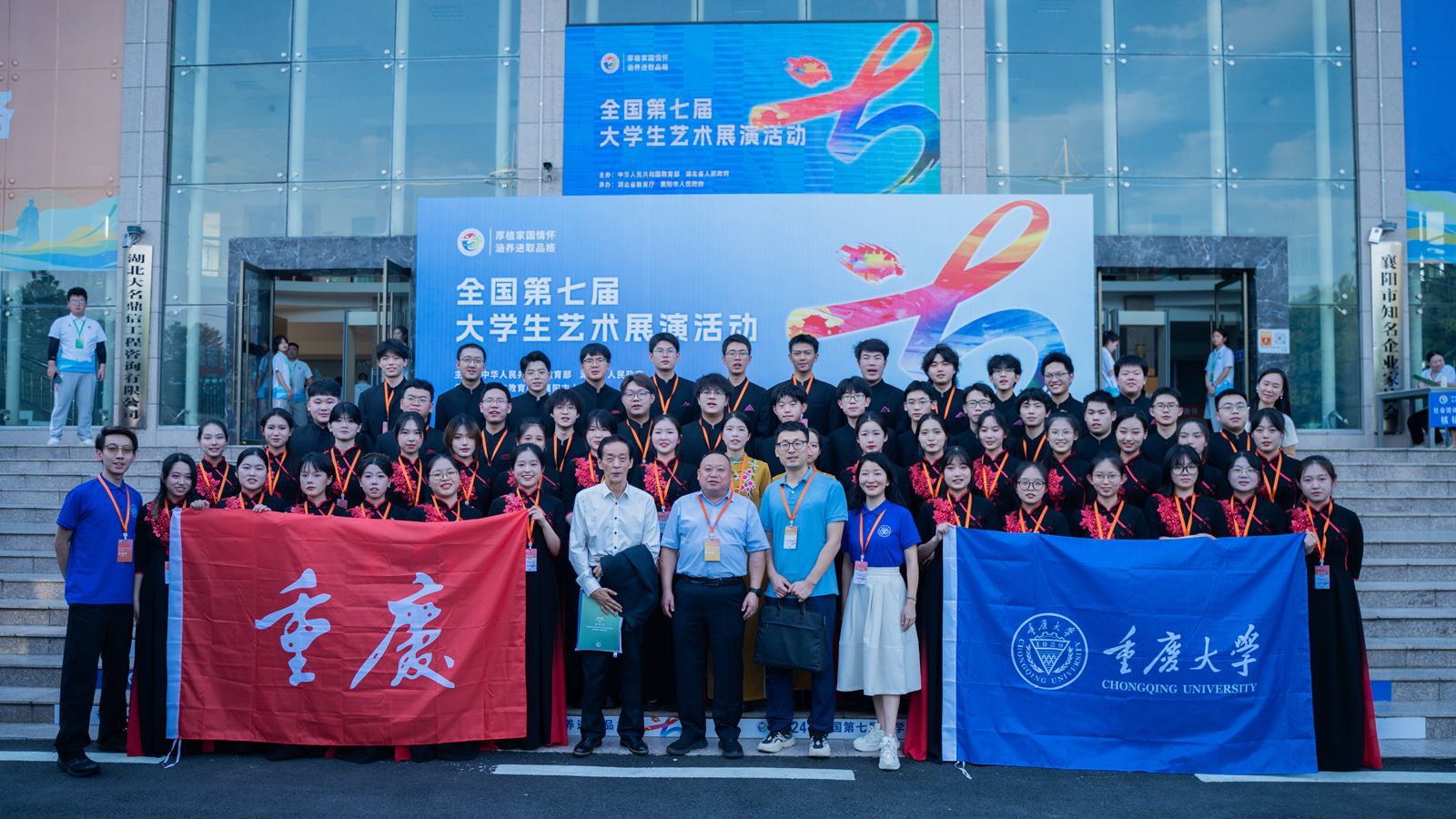 1718676063238420.jpg 器樂組重慶市教委合影_副本.jpg