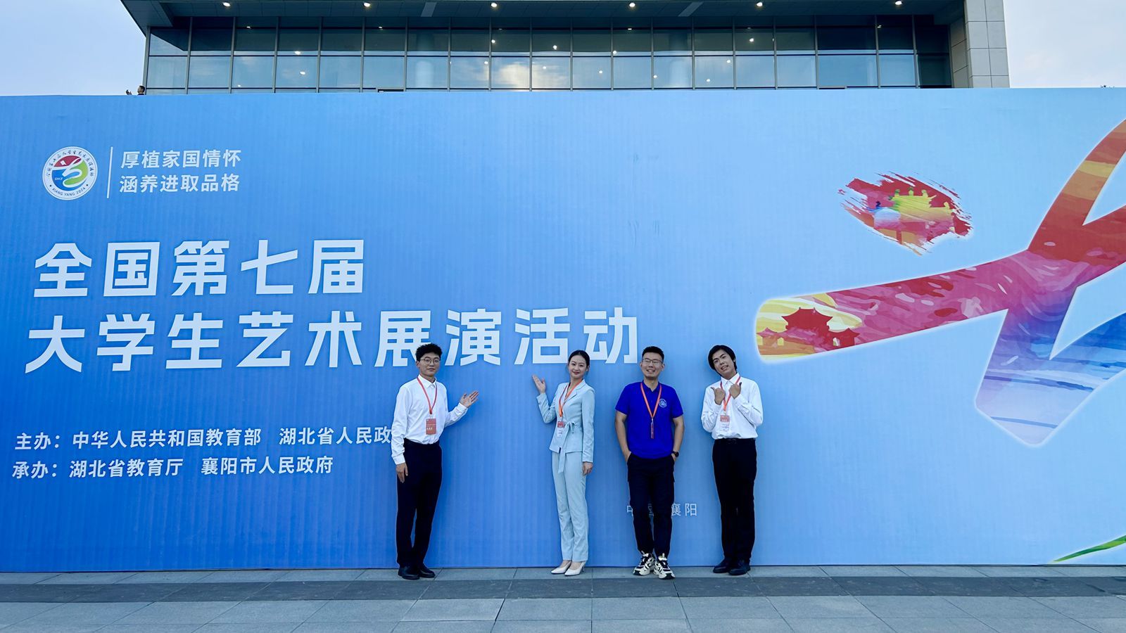 1718676140486052.jpg 朗誦組師生合影1_副本.jpg